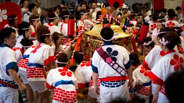 Girls mikoshi matsuri - tenjin matsuri - 天神祭 - 天神祭ギャルみこし