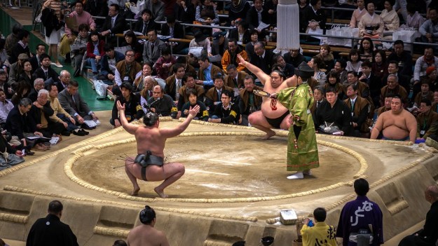 Tournoi de Sumo à Osaka, Japon.