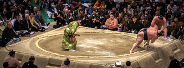 Tournoi de Sumo à Osaka, Japon.